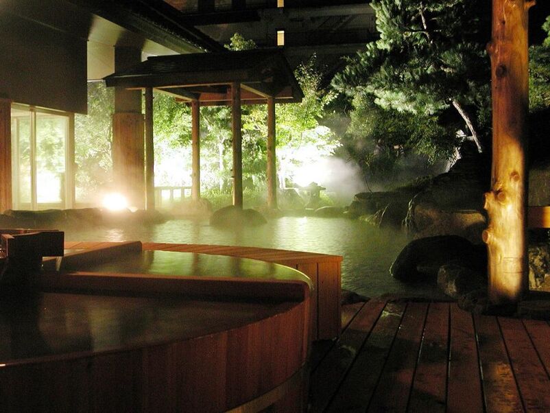 日本沐浴和水疗法，以提高效力
